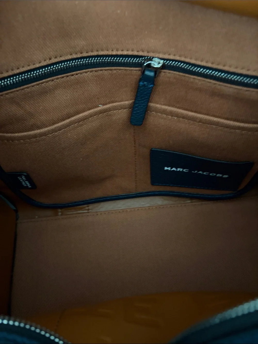 New Marc Jacobs  The Leather Medium Tote Bag